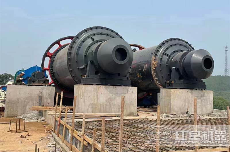 選鐵礦球磨機現(xiàn)場 選鐵礦球磨機現(xiàn)場