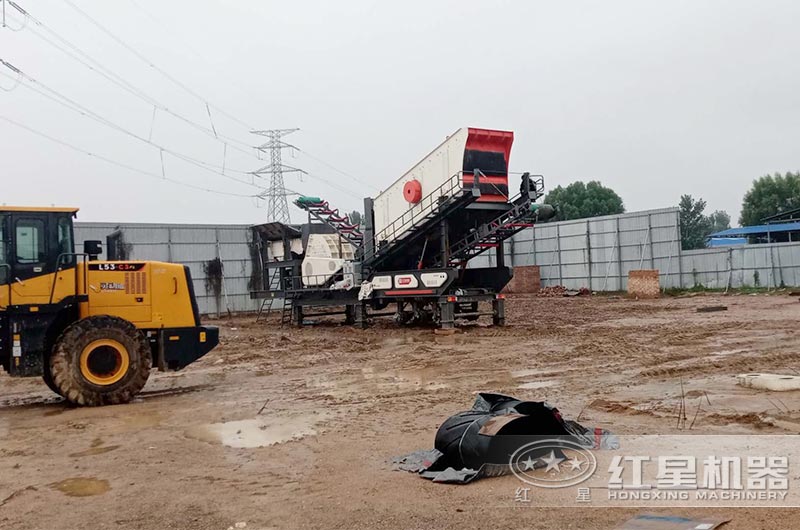 重錘式破碎機(jī)移動(dòng)式碎石生產(chǎn)線 重錘式破碎機(jī)移動(dòng)式碎石生產(chǎn)線