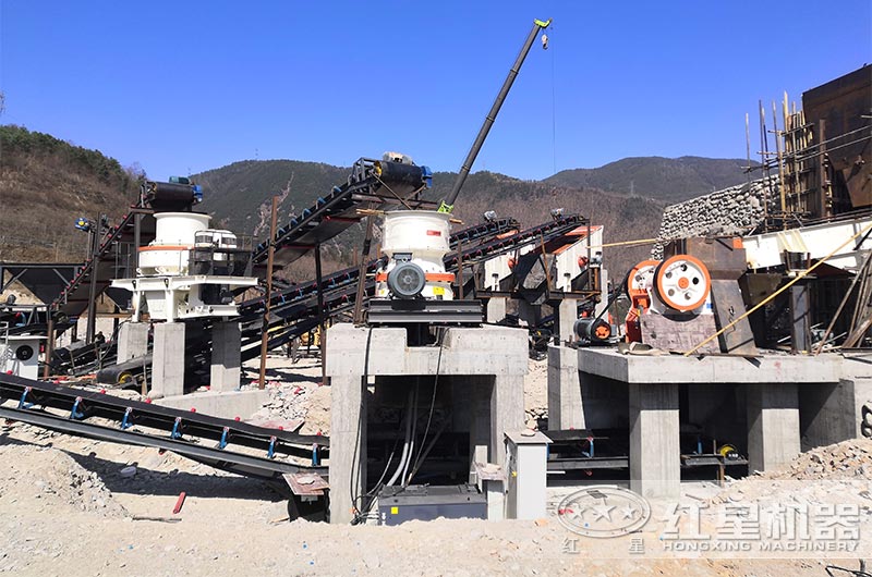 花崗巖碎石制沙現(xiàn)場一 花崗巖碎石制沙現(xiàn)場一