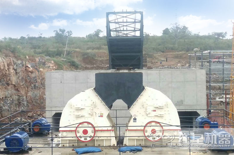 兩臺(tái)PCZ1720破碎機(jī)現(xiàn)場(chǎng) 兩臺(tái)PCZ1720破碎機(jī)現(xiàn)場(chǎng)