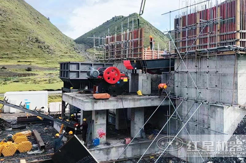 57破碎機(jī)安裝作業(yè)現(xiàn)場實(shí)拍 57破碎機(jī)安裝作業(yè)現(xiàn)場實(shí)拍