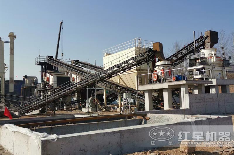 鐵礦石加工現(xiàn)場(chǎng) 鐵礦石加工現(xiàn)場(chǎng)