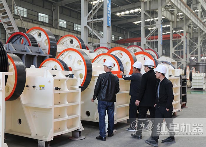 客戶來(lái)廠考察鄂破機(jī)設(shè)備 客戶來(lái)廠考察鄂破機(jī)設(shè)備