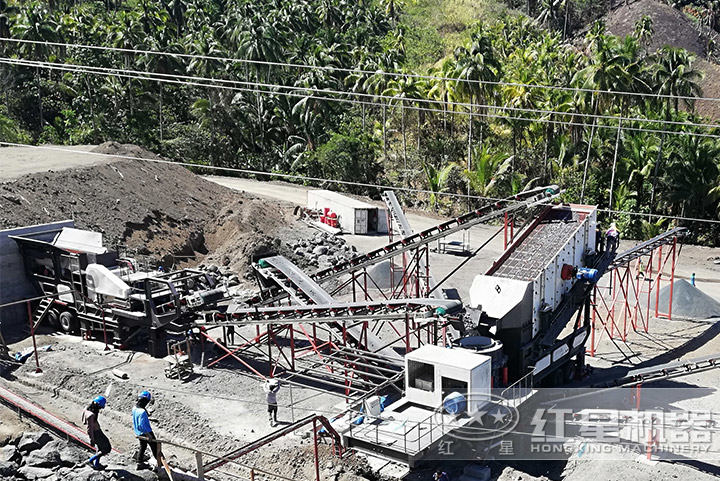 大型流動磕石子機(jī)現(xiàn)場 大型流動磕石子機(jī)現(xiàn)場